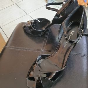 ANNE KLEIN BLACK SUEDE AND PATENT LEATHER SANDAL